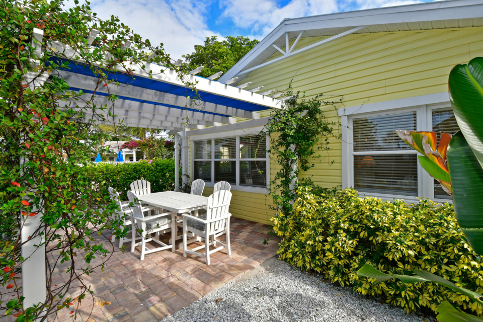 Wicker Inn Resort - Bougainville - oudoor area side view of perogola