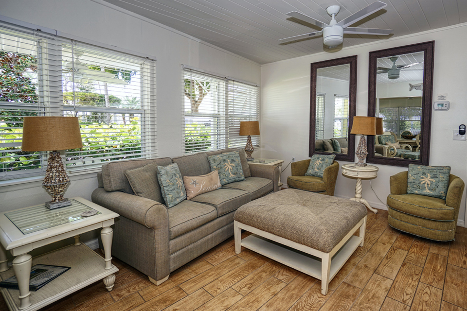 Wicker Inn Resort – Bougainvillea – Living Room