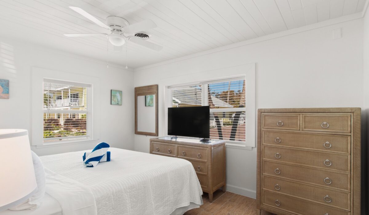 bougainvillea-cottage-bedroom-alt-view